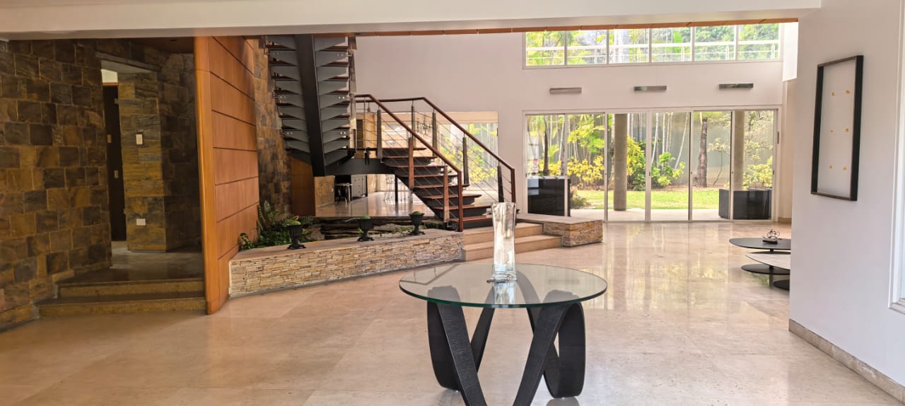 Exclusiva y Hermosa  Casa en Los Chorros  - 3