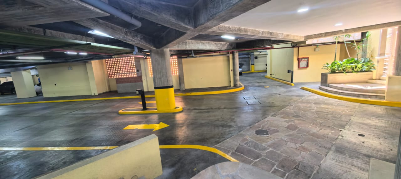 Exclusiva y Hermosa  Casa en Los Chorros  - 29