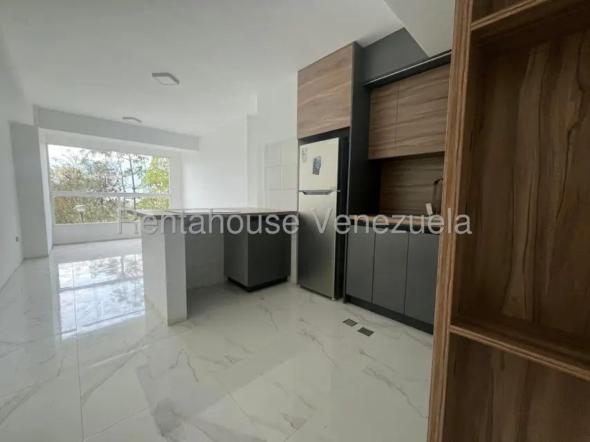 Apartamento (1 Nivel) en Alquiler en Parque Caiza, Distrito Metropolitano - 2