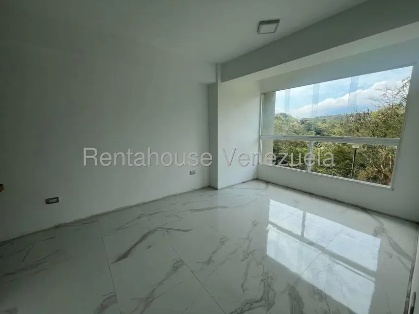 Apartamento (1 Nivel) en Alquiler en Parque Caiza, Distrito Metropolitano - 12