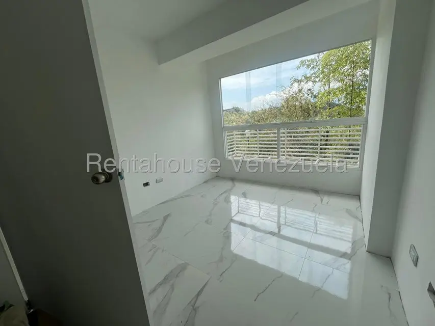 Apartamento (1 Nivel) en Alquiler en Parque Caiza, Distrito Metropolitano - 16