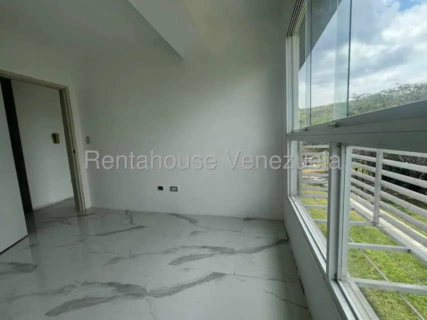Apartamento (1 Nivel) en Alquiler en Parque Caiza, Distrito Metropolitano - 17