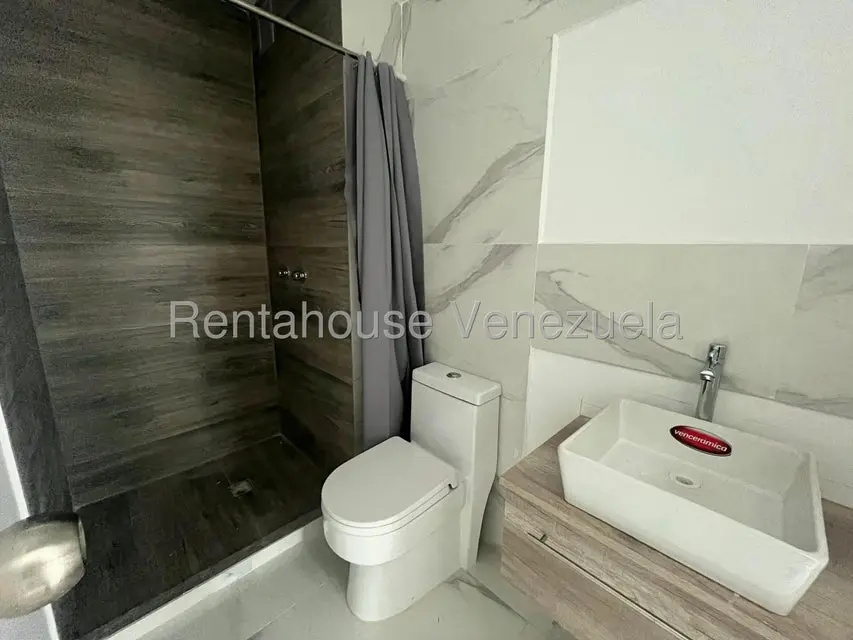 Apartamento (1 Nivel) en Alquiler en Parque Caiza, Distrito Metropolitano - 18