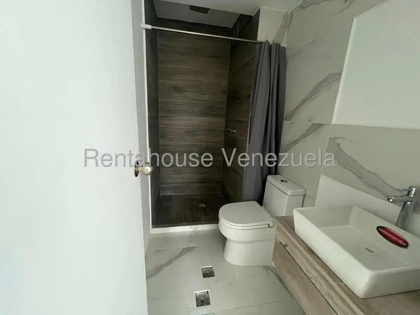 Apartamento (1 Nivel) en Alquiler en Parque Caiza, Distrito Metropolitano - 19