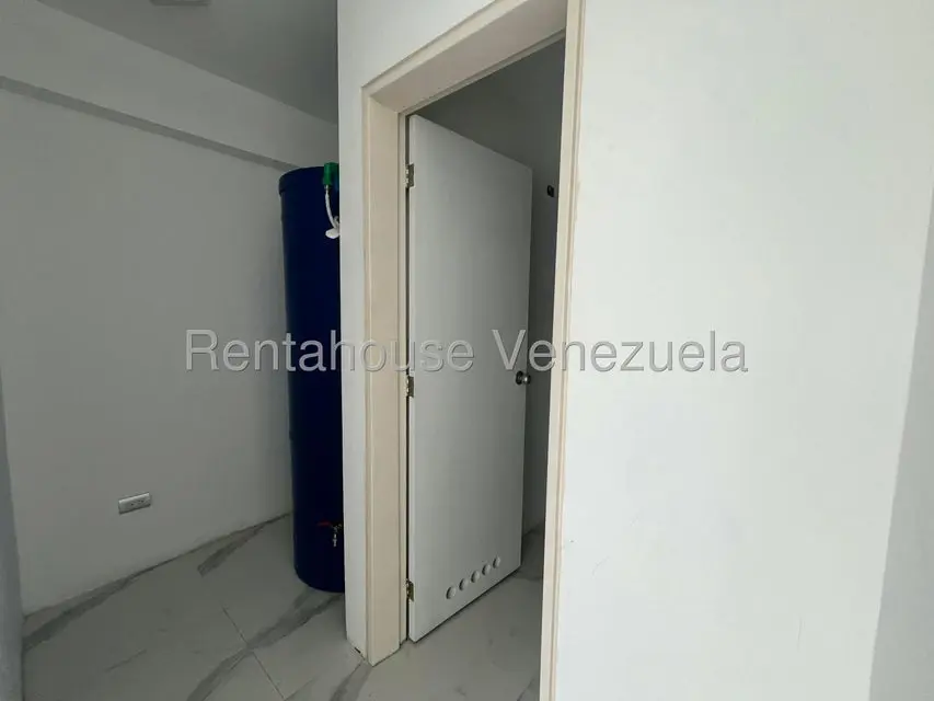 Apartamento (1 Nivel) en Alquiler en Parque Caiza, Distrito Metropolitano - 20