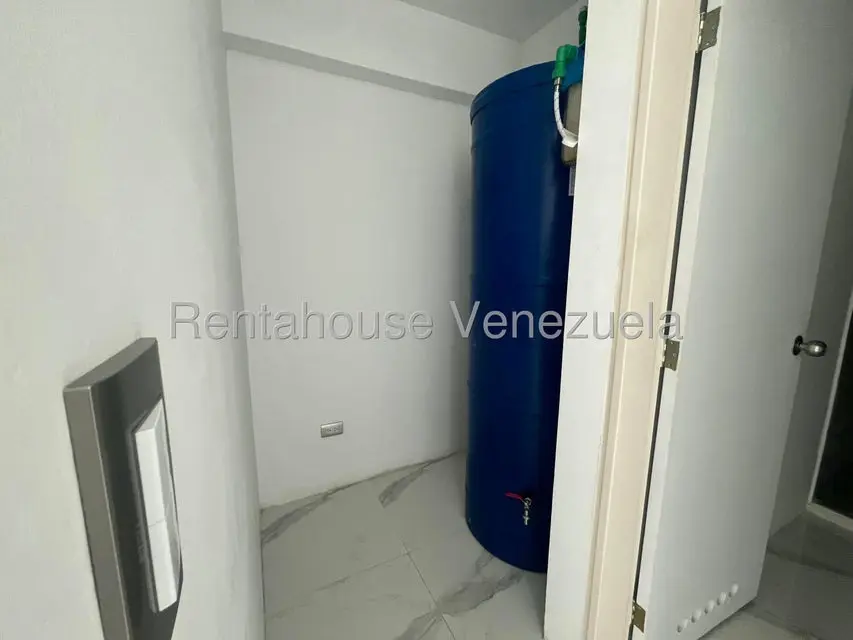 Apartamento (1 Nivel) en Alquiler en Parque Caiza, Distrito Metropolitano - 21