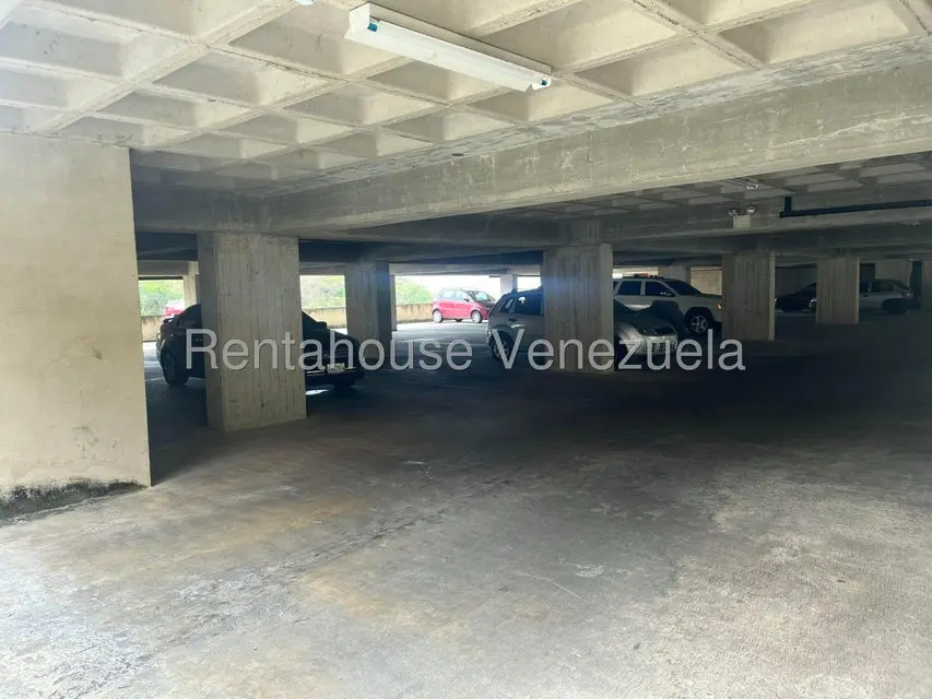 Apartamento (1 Nivel) en Alquiler en Parque Caiza, Distrito Metropolitano - 22