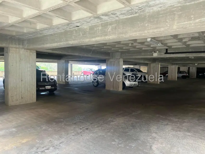 Apartamento (1 Nivel) en Alquiler en Parque Caiza, Distrito Metropolitano - 23
