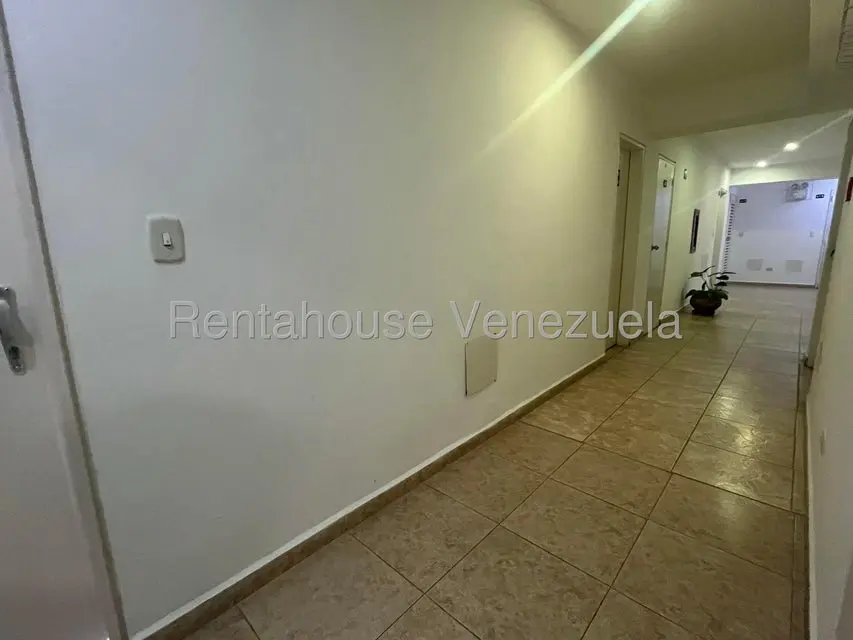 Apartamento (1 Nivel) en Alquiler en Parque Caiza, Distrito Metropolitano - 25