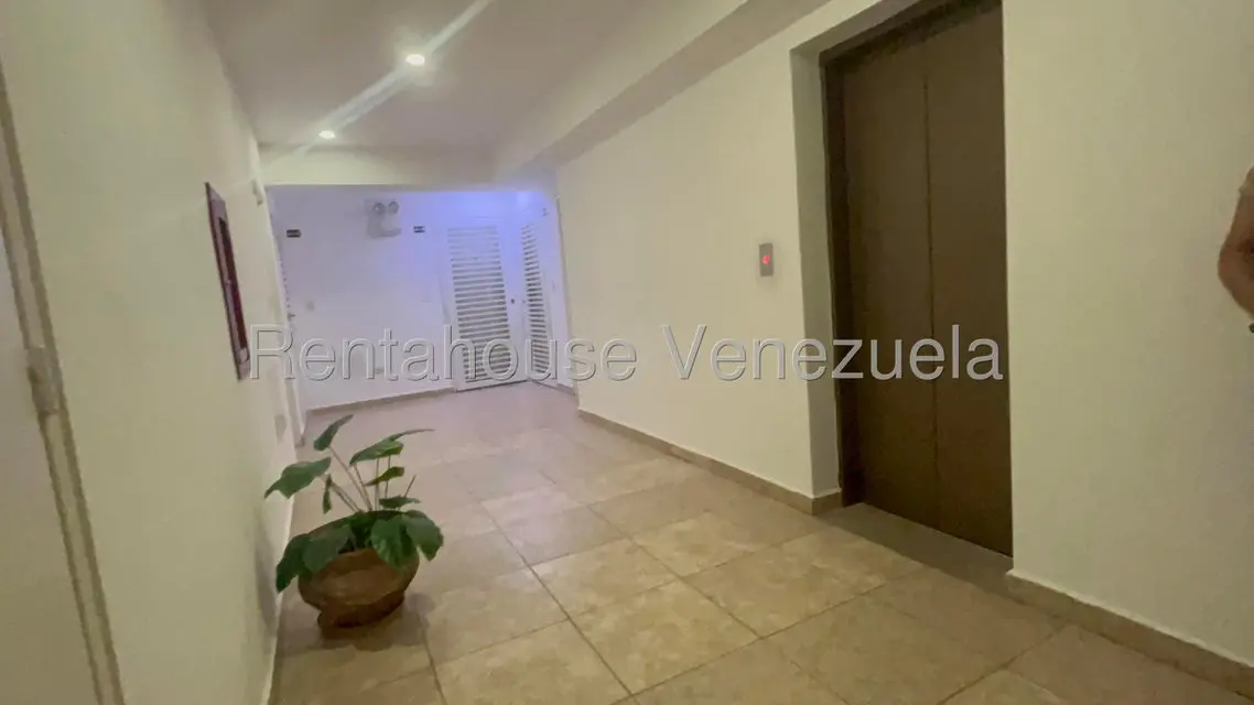 Apartamento (1 Nivel) en Alquiler en Parque Caiza, Distrito Metropolitano - 26