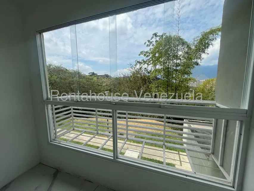 Apartamento (1 Nivel) en Alquiler en Parque Caiza, Distrito Metropolitano - 10