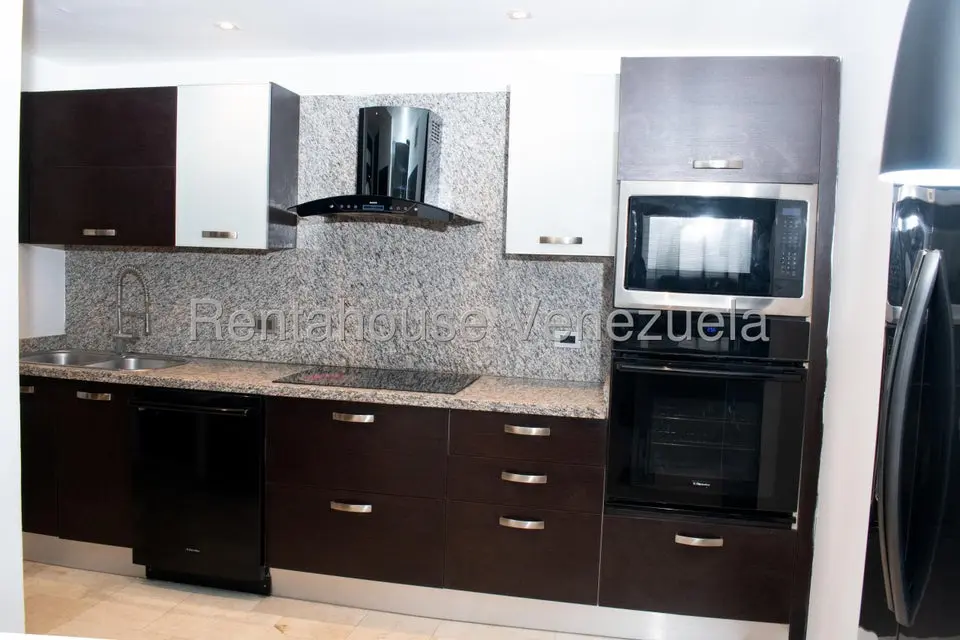 Apartamento (1 Nivel) en Alquiler en Avenida El Milagro, Zulia - 12