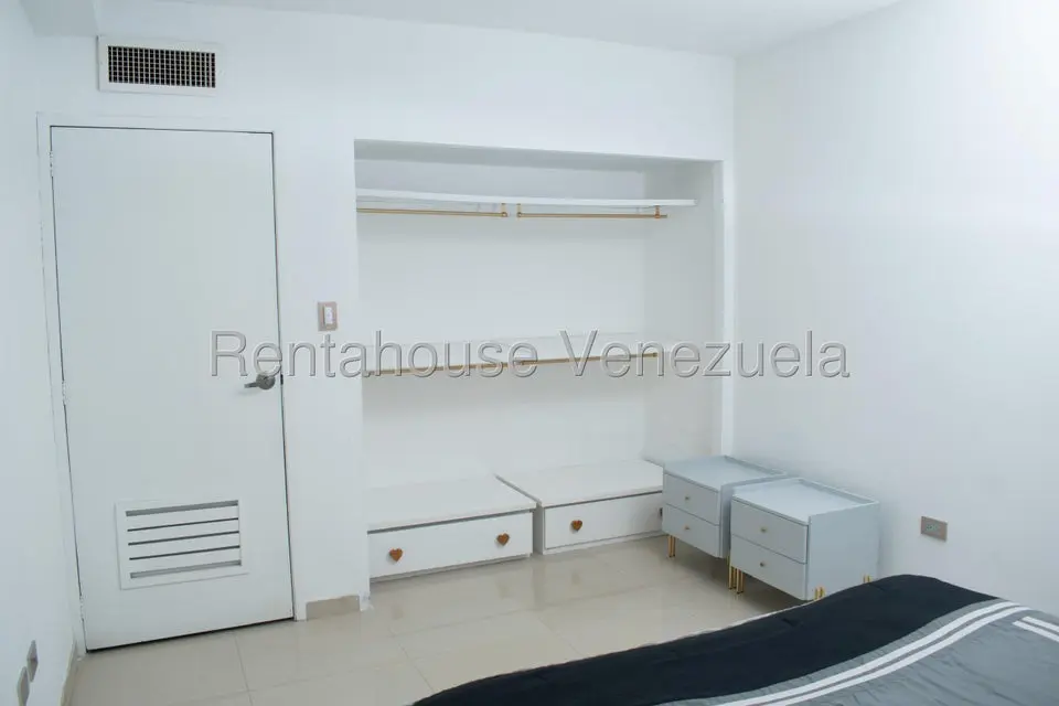 Apartamento (1 Nivel) en Alquiler en Avenida El Milagro, Zulia - 15