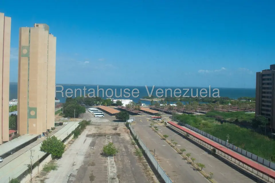 Apartamento (1 Nivel) en Alquiler en Avenida El Milagro, Zulia - 4