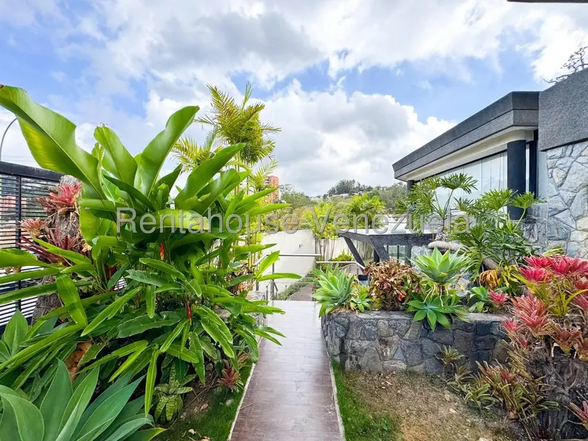 Casa (Duplex) en Venta en Los Naranjos del Cafetal, Distrito Metropolitano - 2