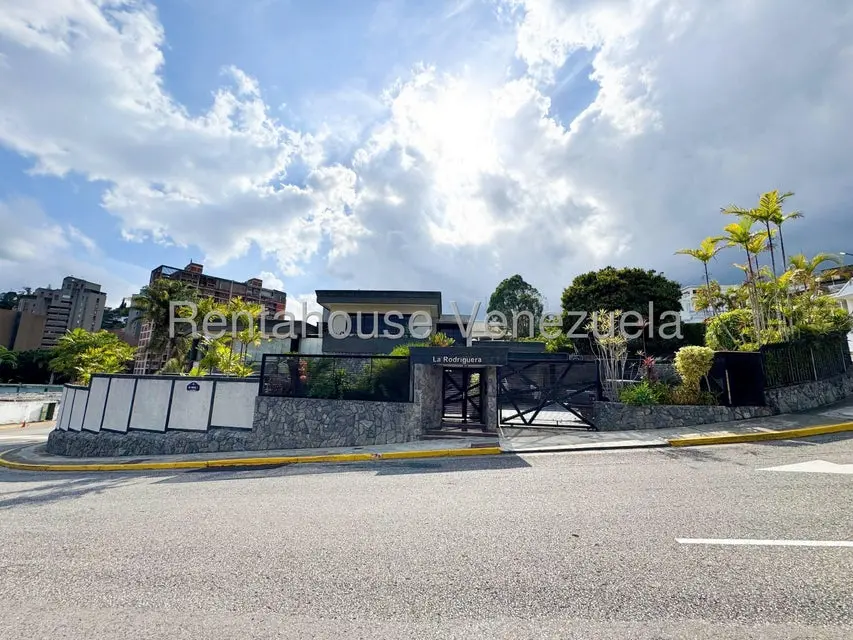 Casa (Duplex) en Venta en Los Naranjos del Cafetal, Distrito Metropolitano - 75