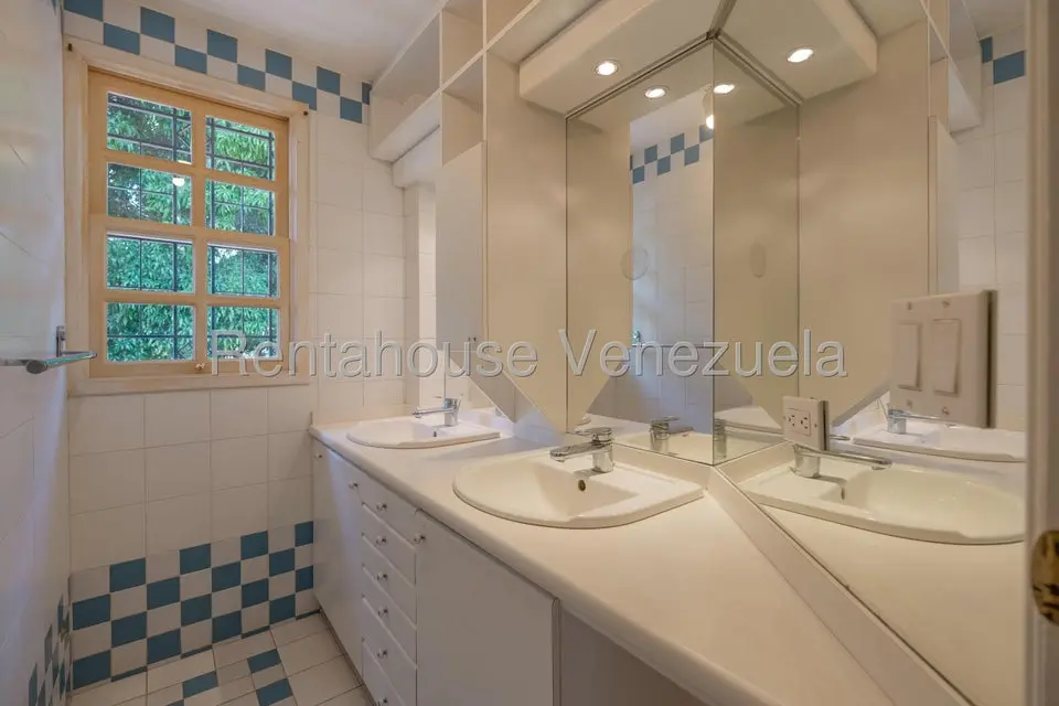 Casa (Contemporaneo) en Venta en Los Chorros, Distrito Metropolitano - 25