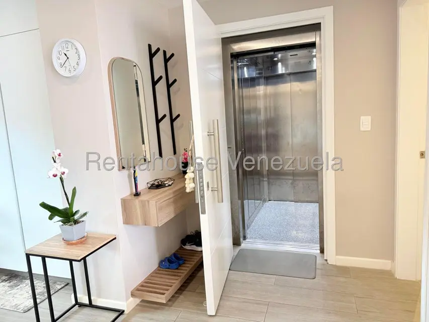 Apartamento (1 Nivel) en Venta en Solar del Hatillo, Distrito Metropolitano - 3