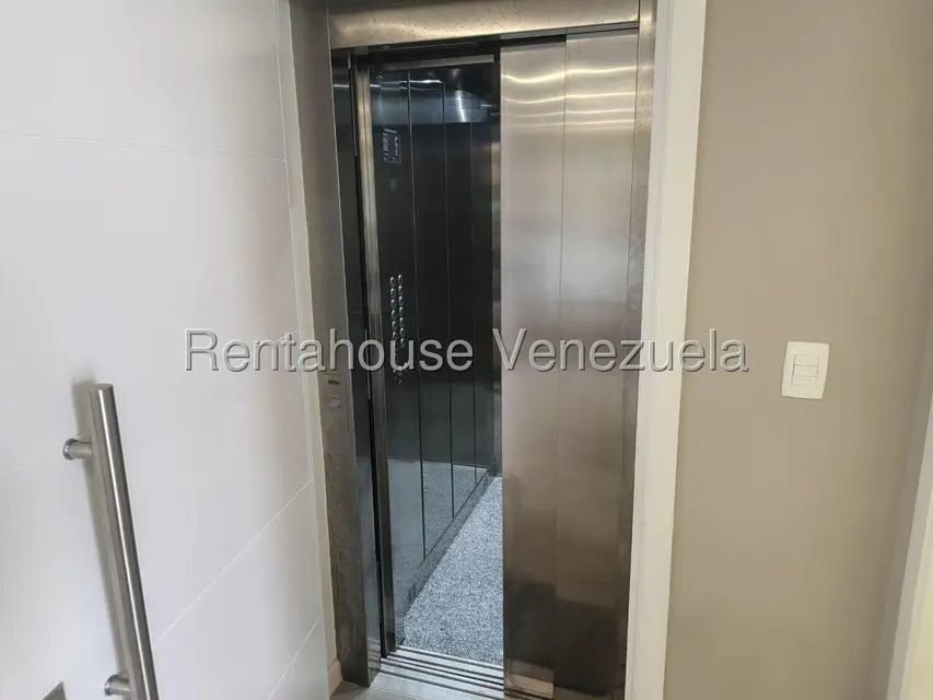 Apartamento (1 Nivel) en Venta en Solar del Hatillo, Distrito Metropolitano - 24