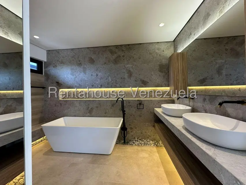 Casa (Multipes Niveles) en Venta en San Luis, Distrito Metropolitano - 38