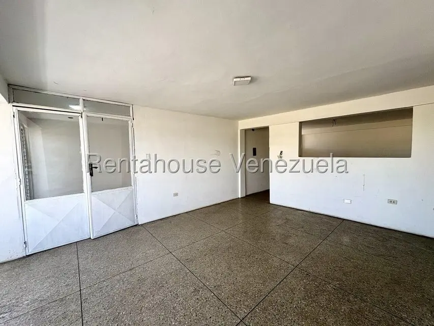 Comercial (Local Comercial) en Venta en Zona Oeste, Lara - 32