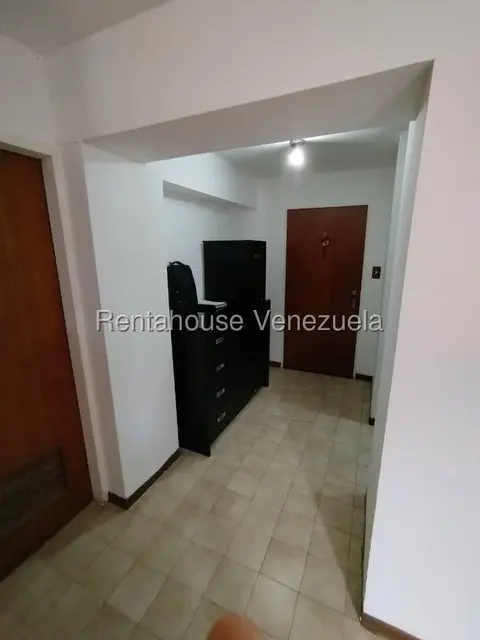 Apartamento (1 Nivel) en Alquiler en Colinas de Bello Monte, Distrito Metropolitano - 16