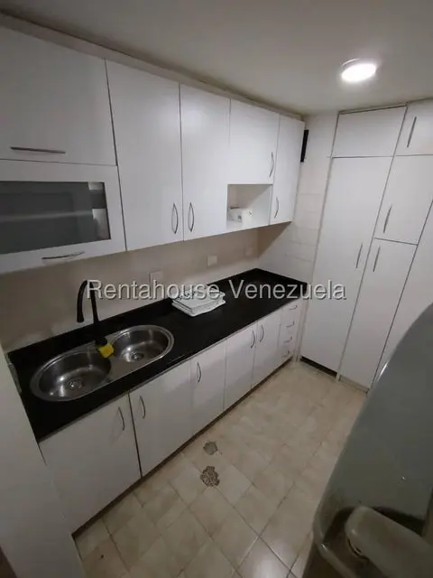 Apartamento (1 Nivel) en Alquiler en Colinas de Bello Monte, Distrito Metropolitano - 4