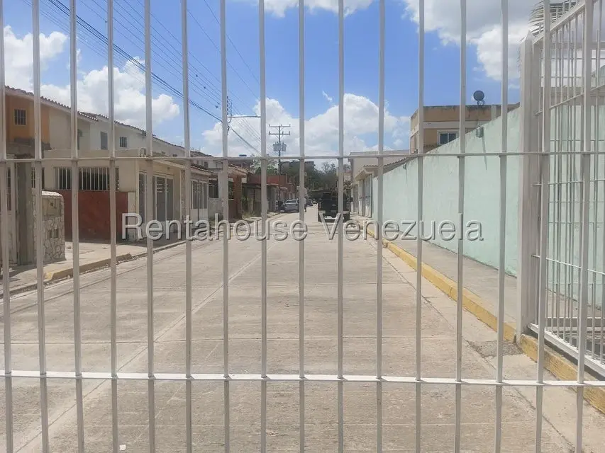 Casa (Duplex) en Venta en Las Mesetas, Miranda - 4