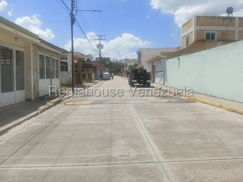 Casa (Duplex) en Venta en Las Mesetas, Miranda - 5