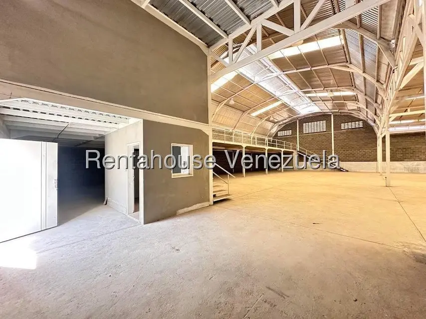 Comercial (Galpon - Deposito) en Alquiler en Zona Industrial 3, Lara - 2