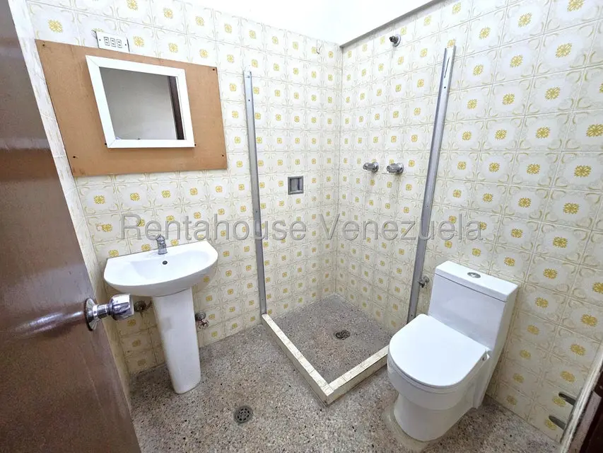 Comercial (Local Comercial) en Alquiler en Centro, Lara - 36