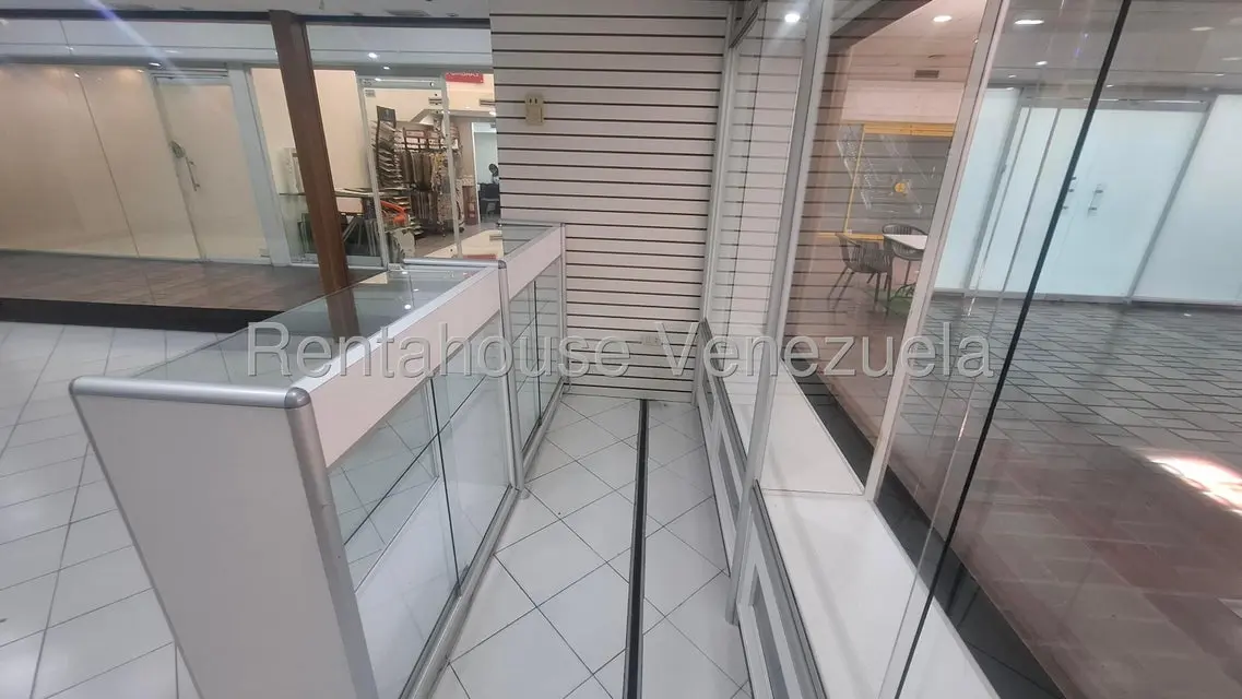 Comercial (Local Comercial) en Alquiler en Prados del Este, Distrito Metropolitano - 4