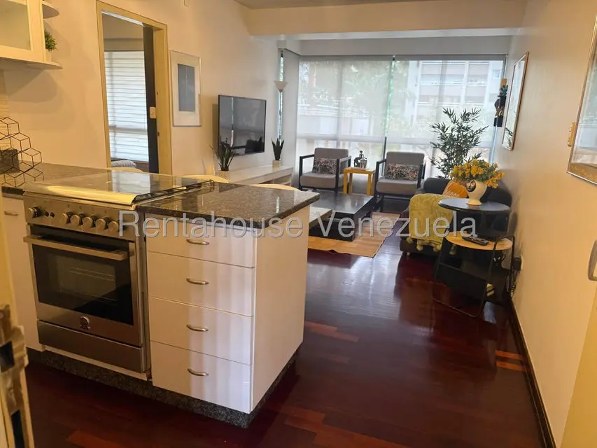 Apartamento (1 Nivel) en Alquiler en El Rosal, Distrito Metropolitano - 2
