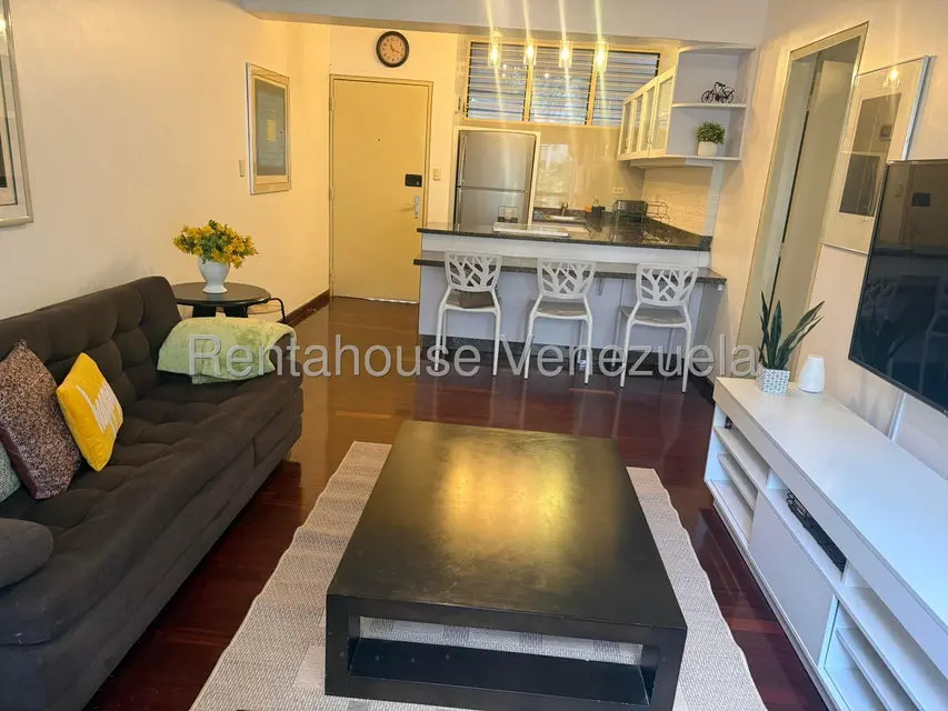Apartamento (1 Nivel) en Alquiler en El Rosal, Distrito Metropolitano - 11