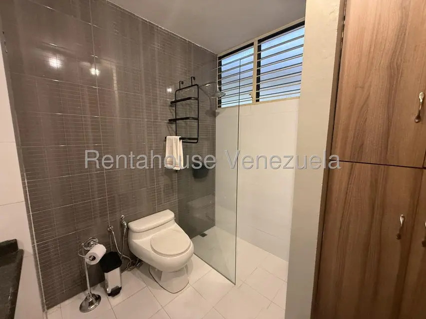 Apartamento (1 Nivel) en Alquiler en El Rosal, Distrito Metropolitano - 19