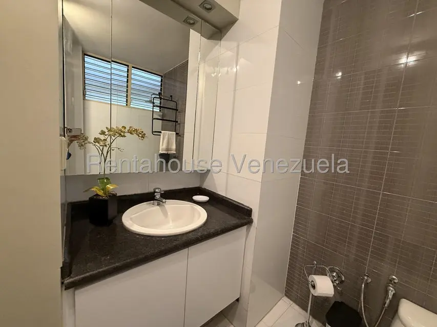 Apartamento (1 Nivel) en Alquiler en El Rosal, Distrito Metropolitano - 22