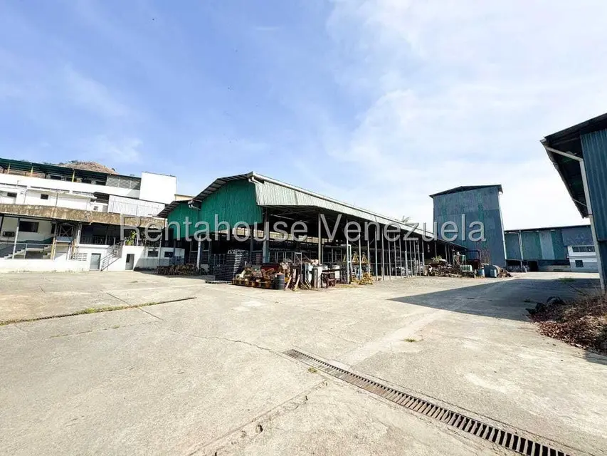 Comercial (Galpon - Deposito) en Venta en El Valle, Distrito Metropolitano - 3