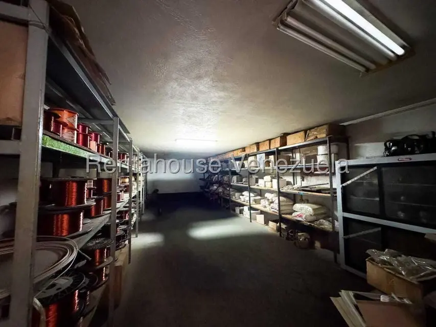 Comercial (Galpon - Deposito) en Venta en El Valle, Distrito Metropolitano - 25