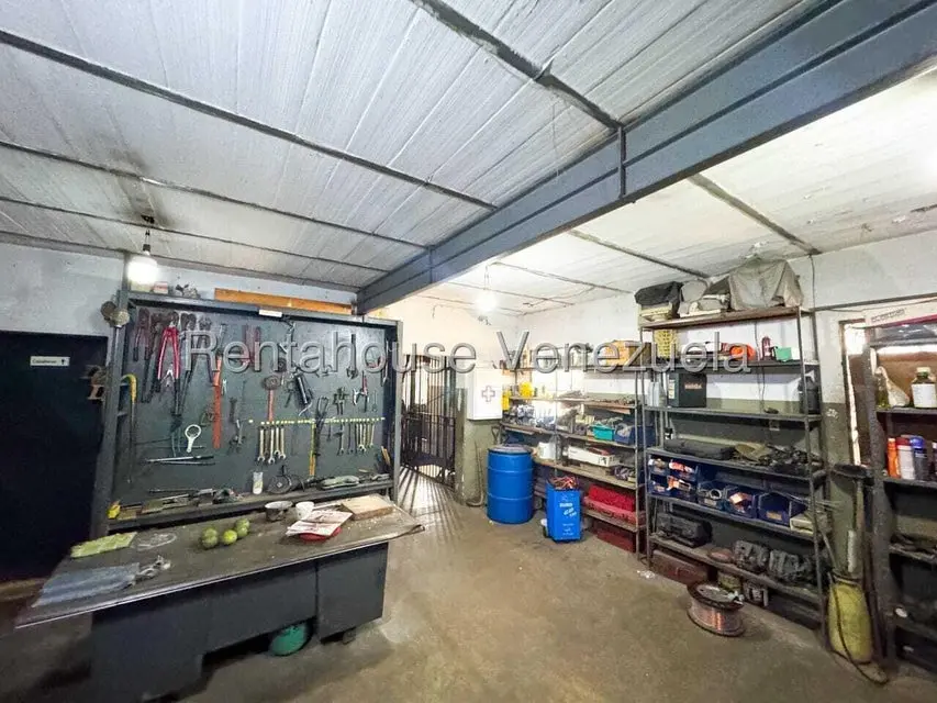 Comercial (Galpon - Deposito) en Venta en El Valle, Distrito Metropolitano - 27