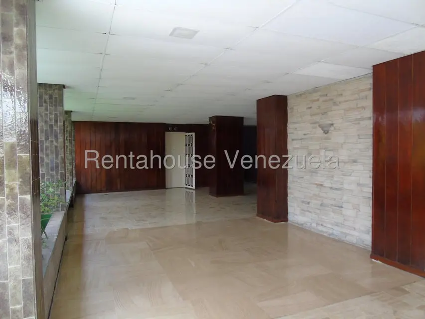 Apartamento (1 Nivel) en Alquiler en Los Palos Grandes, Distrito Metropolitano - 2