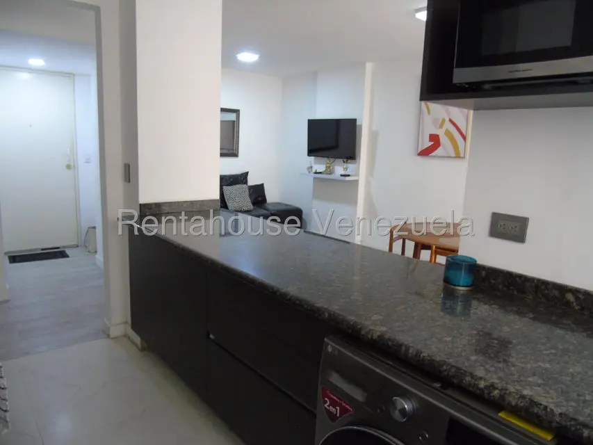 Apartamento (1 Nivel) en Alquiler en Los Palos Grandes, Distrito Metropolitano - 12