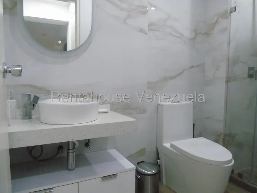 Apartamento (1 Nivel) en Alquiler en Los Palos Grandes, Distrito Metropolitano - 14