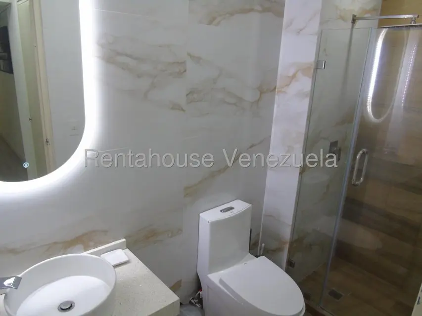 Apartamento (1 Nivel) en Alquiler en Los Palos Grandes, Distrito Metropolitano - 15