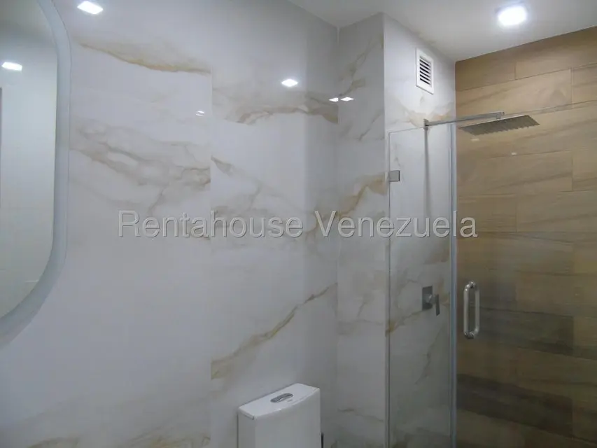 Apartamento (1 Nivel) en Alquiler en Los Palos Grandes, Distrito Metropolitano - 17