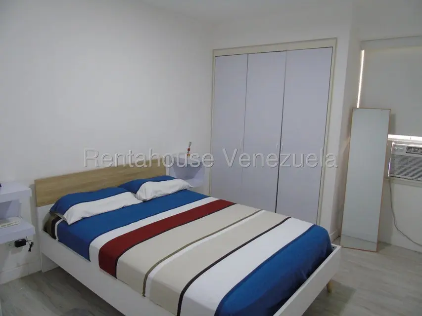Apartamento (1 Nivel) en Alquiler en Los Palos Grandes, Distrito Metropolitano - 18