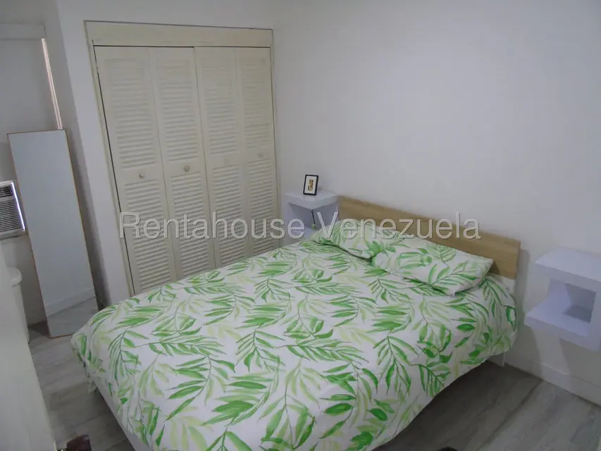 Apartamento (1 Nivel) en Alquiler en Los Palos Grandes, Distrito Metropolitano - 21