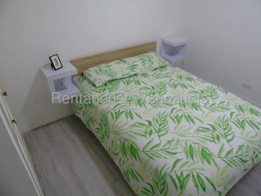 Apartamento (1 Nivel) en Alquiler en Los Palos Grandes, Distrito Metropolitano - 22