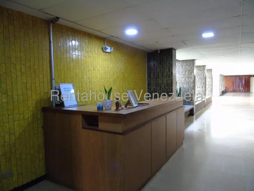 Apartamento (1 Nivel) en Alquiler en Los Palos Grandes, Distrito Metropolitano - 25