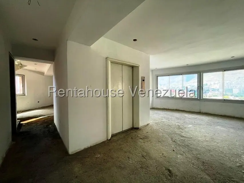 Apartamento (Penthouse) en Venta en Los Dos Caminos, Distrito Metropolitano - 2