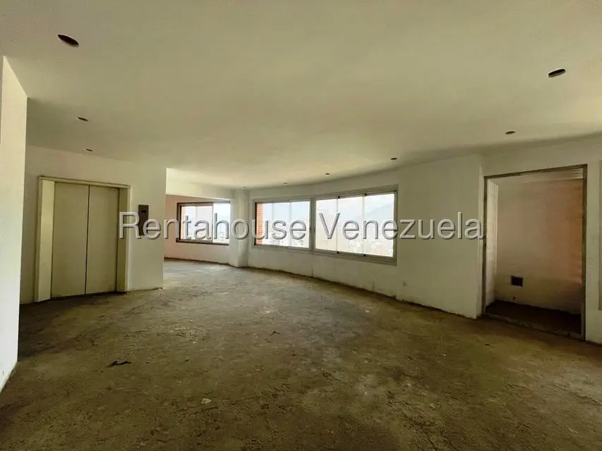 Apartamento (Penthouse) en Venta en Los Dos Caminos, Distrito Metropolitano - 3